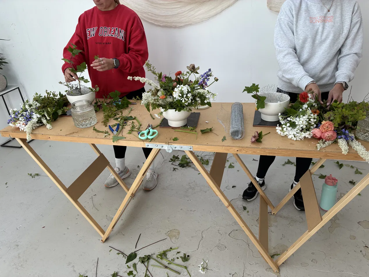 Guests building table arrangements